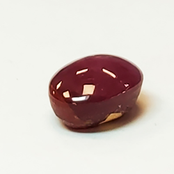 Cabochon rotondo con stella di rubino da 1,90 ct