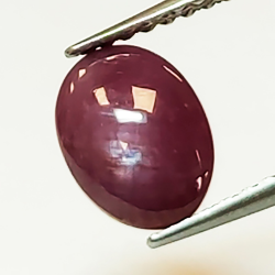 Cabochon rotondo con stella di rubino da 1,90 ct