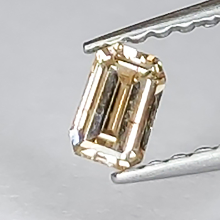 Diamante marrone da 0,17 ct 3,6 x 2,47 mm