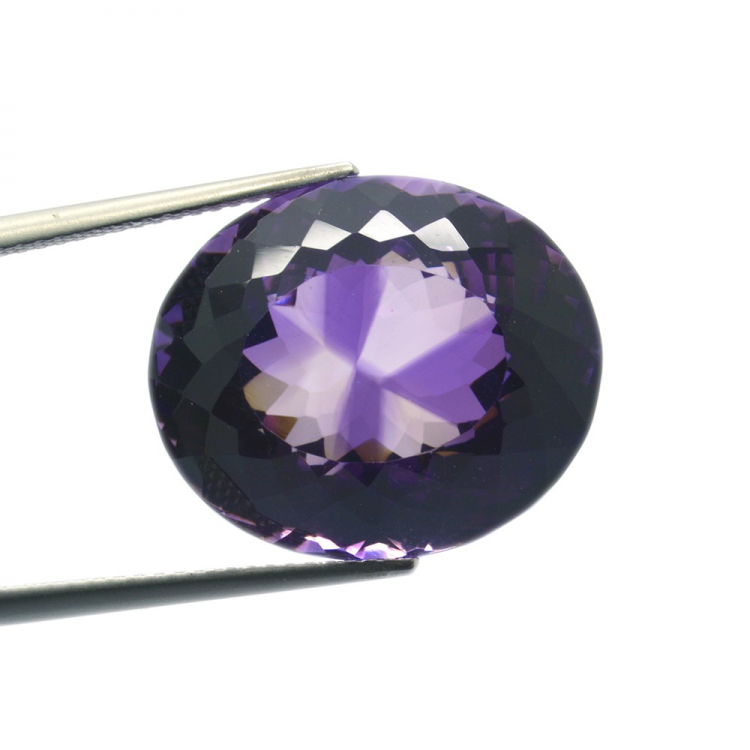 29,58 ct Amethyst im Ovalschliff 20,18 x 17,36 mm