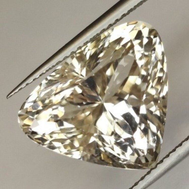 18,29 ct. Kunzite naturale taglio a pera 16,45x14,79mm