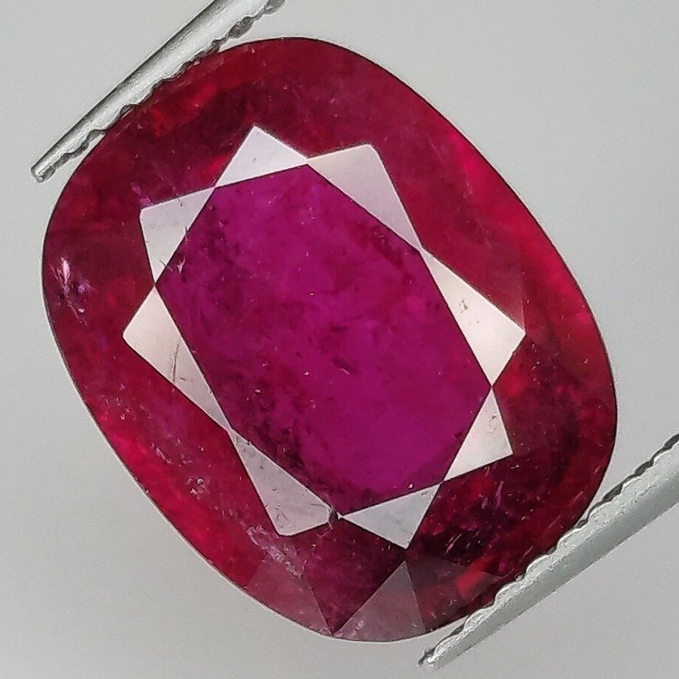 5.32ct Tourmaline Rubellite Coupe Ovale 12.70x9.96mm