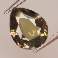 1.54 ct Saphir changement de couleur 7.79x6.35mm