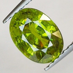 1,65 ct Demantoid-Granat im Ovalschliff, 7,99 x 5,78 mm