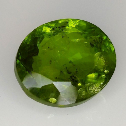 17,80 ct Peridot im Ovalschliff 16,99 x 14,40 mm