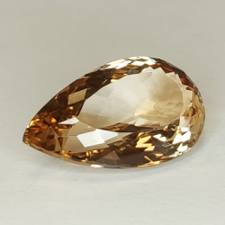 12,73 ct Champagner-Topas im Birnenschliff, 19,25 x 11,56 mm