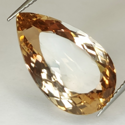 12,73 ct Champagner-Topas im Birnenschliff, 19,25 x 11,56 mm