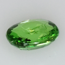 1,74 ct grüner Tsavorit im Ovalschliff, 8,00 x 6,78 mm