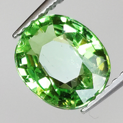 Tsavorite verde taglio ovale da 1,74 ct, 8,00 x 6,78 mm