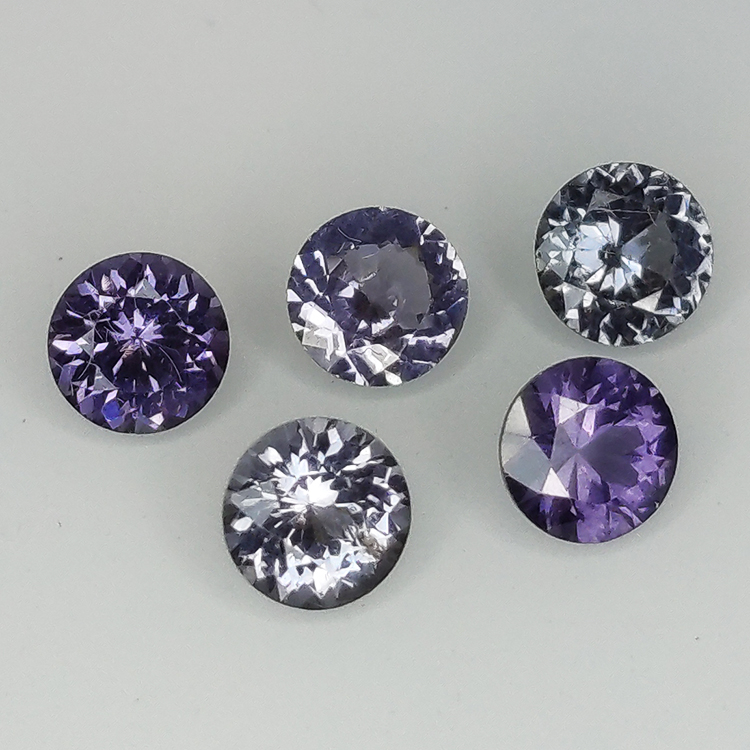 Spinello da 1,80 ct, taglio rotondo, 4,4-4,5 mm