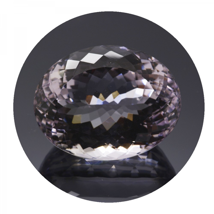 Ametista rosa da 54,91 ct proveniente dalla Francia, 27,38x21,36 mm