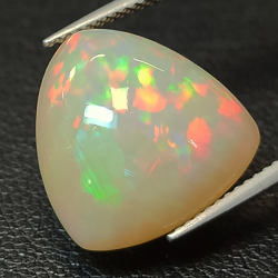 9,86 ct Opal-Cabochon-Triller 15,23 x 8,87 mm