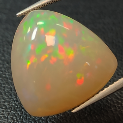 9,86ct Ópalo cabujón trillant 15,23x 8,87mm