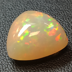 9,86 ct Opal-Cabochon-Triller 15,23 x 8,87 mm