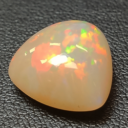 9,86ct Opale cabochon trillant 15,23x 8,87mm