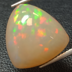 9,86ct Opale cabochon trillant 15,23x 8,87mm