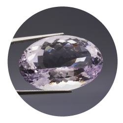 Ametista rosa da 49,77 ct proveniente dalla Francia, 29,75x20,32 mm