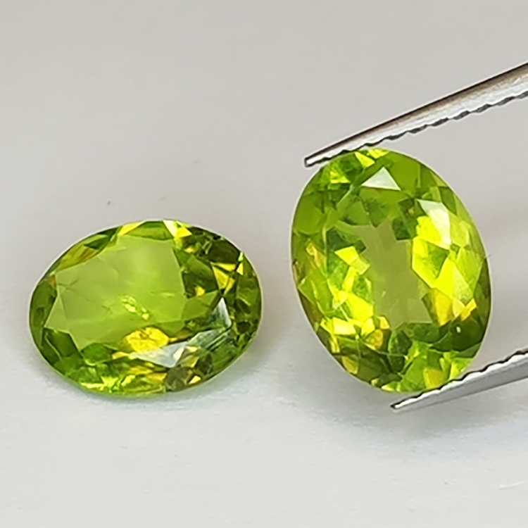 Oval geschnittener Peridot 9x7mm 1pz