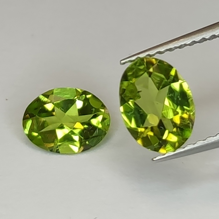 Peridoto talla oval 8x6mm 1pz