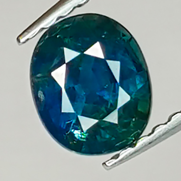 0,84ct Zafiro azul talla oval 5,90x4,99mm