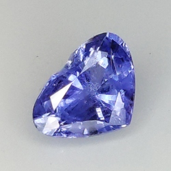 0,84 ct blauer Saphir im Herzschliff, 6,59 x 5,13 mm