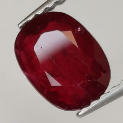 1,18 ct Rubis taille ovale 7,48x5,62 mm