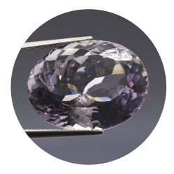 Ametista rosa da 29,61 ct proveniente dalla Francia, 22,70x17,71 mm