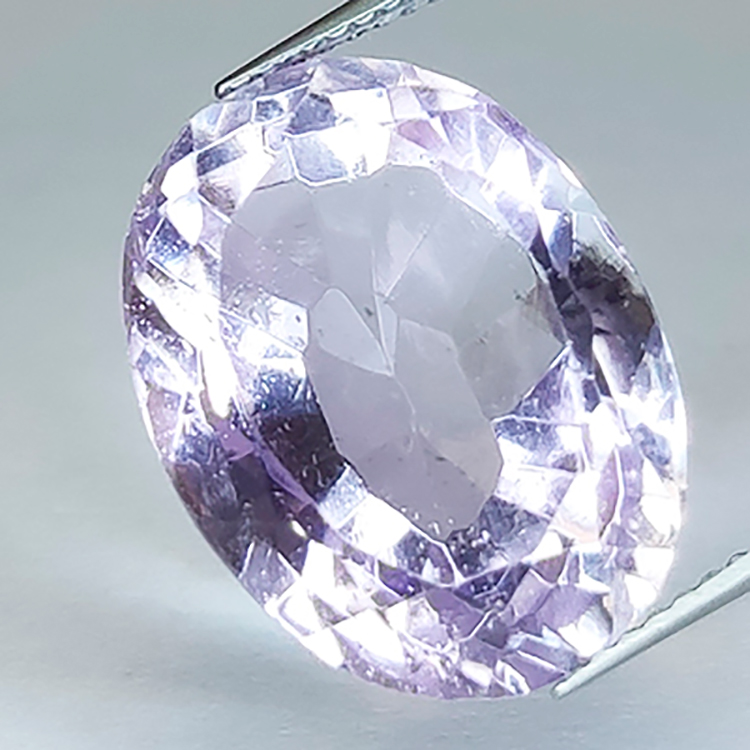 18,53 ct Amethyst im Ovalschliff 18,09 x 13,75 mm