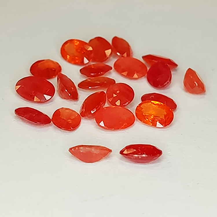 9,93 ct orangefarbener Saphir im Ovalschliff, 21 Stück