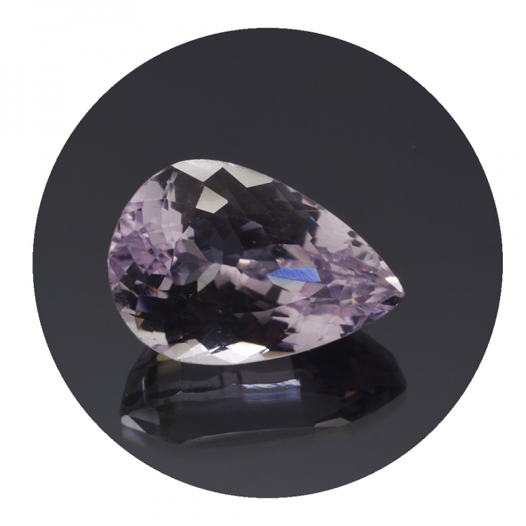 8,85 ct.  Kunzite in Sfaccettato Goccia