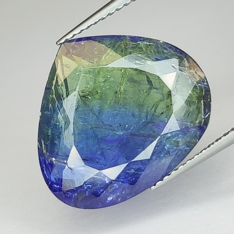 10,74 ct blauer Tansanit im Birnenschliff, 16,76 x 15,14 mm