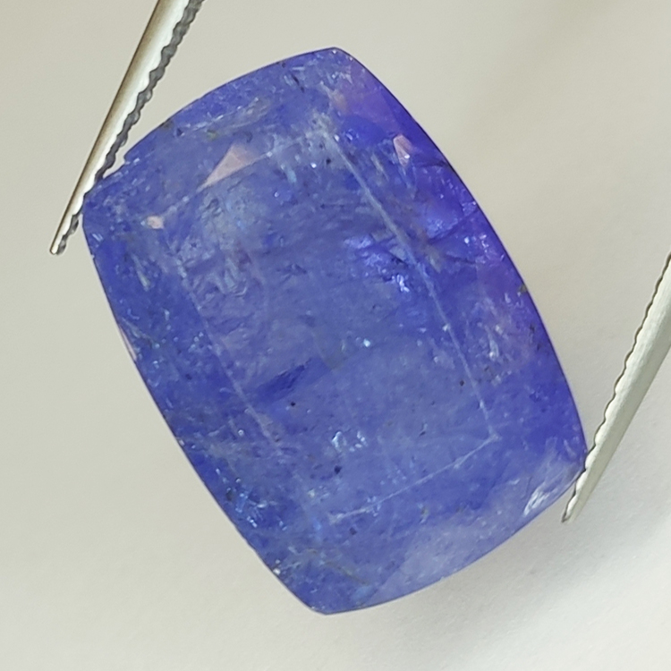 Tanzanite bleue 12,93 ct taille coussin 11,55x12,43 mm