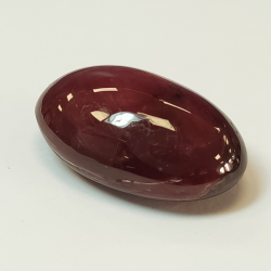 25,35 ct ovaler Sternrubin-Cabochon, 25,35 x 12,93 mm