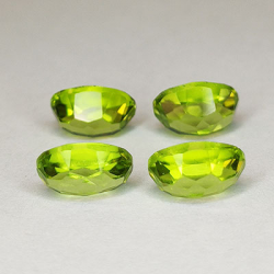 2 pezzi di peridoto taglio ovale 7x5 mm