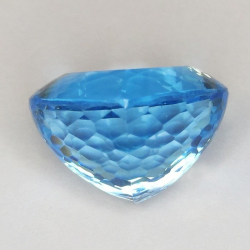 54,14 ct blauer Topas im Birnenschliff, 22,32 x 20,75 mm