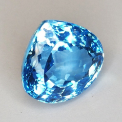 54,14 ct blauer Topas im Birnenschliff, 22,32 x 20,75 mm