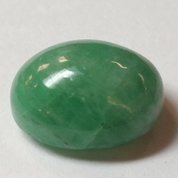 Smeraldo cabochon a taglio ovale da 7,48 ct, 13,27 x 10,93 mm