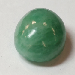 Smeraldo cabochon a taglio ovale da 7,48 ct, 13,27 x 10,93 mm