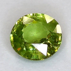 Grenat démantoïde 0,72 ct taille ronde 5,40 x 5,34 mm