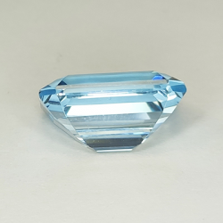 14,55 ct blauer Topas im Smaragdschliff, 15,60 x 11,74 mm