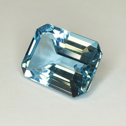 14,55 ct blauer Topas im Smaragdschliff, 15,60 x 11,74 mm