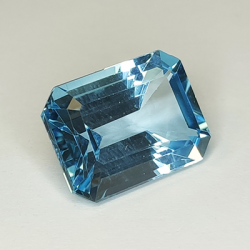 14,55 ct blauer Topas im Smaragdschliff, 15,60 x 11,74 mm