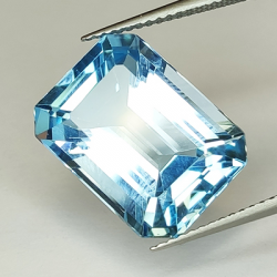 14,55 ct blauer Topas im Smaragdschliff, 15,60 x 11,74 mm