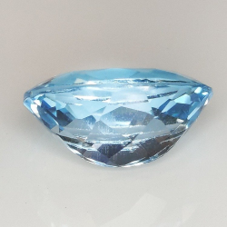 Topaze naturelle 14,37 ct, taille ovale 17,10 x 12,87 mm