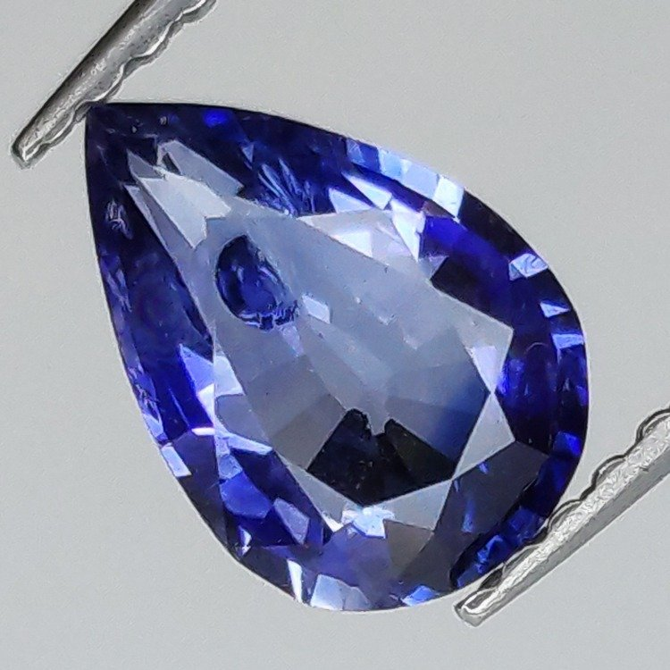 1,21 ct Saphir im Birnenschliff 8,09 x 5,66 mm