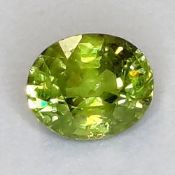 0,61 ct Demantoid-Granat im Ovalschliff 5,36 x 4,48 mm