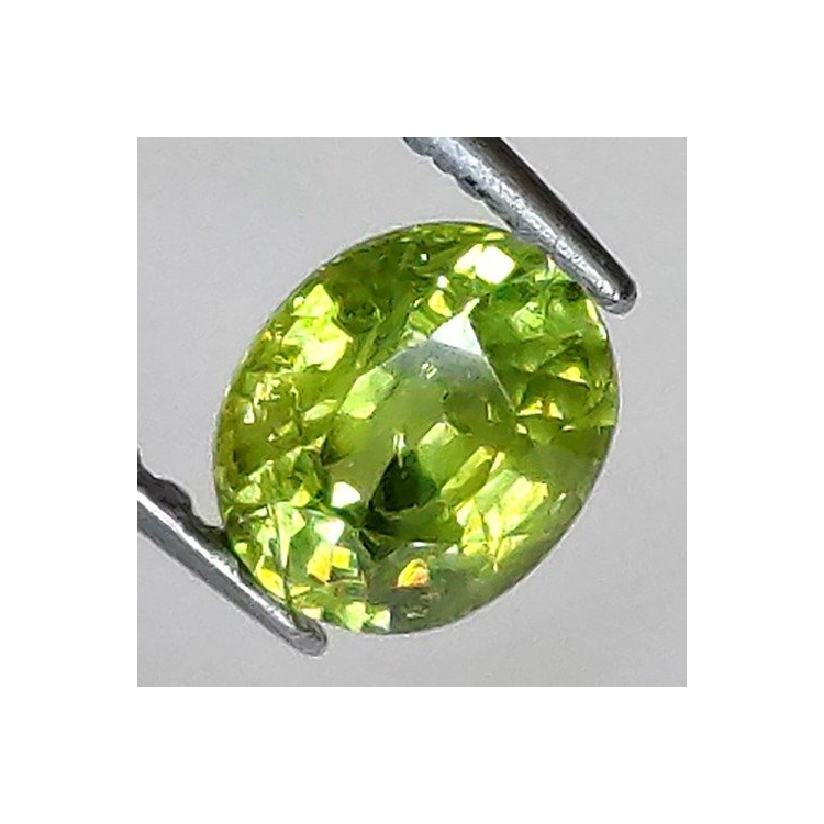 0,61 ct Demantoid-Granat im Ovalschliff 5,36 x 4,48 mm