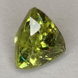 Grenat démantoïde 0,47 ct taille trilliant 4,45 x 4,41 mm