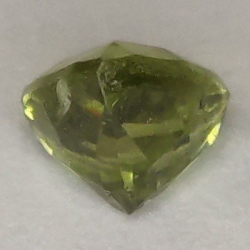 Grenat démantoïde 0,47 ct taille trilliant 4,45 x 4,41 mm