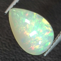 Opale Poire de 1,31 ct taillée en cabochon 10,49 x 7,49 mm